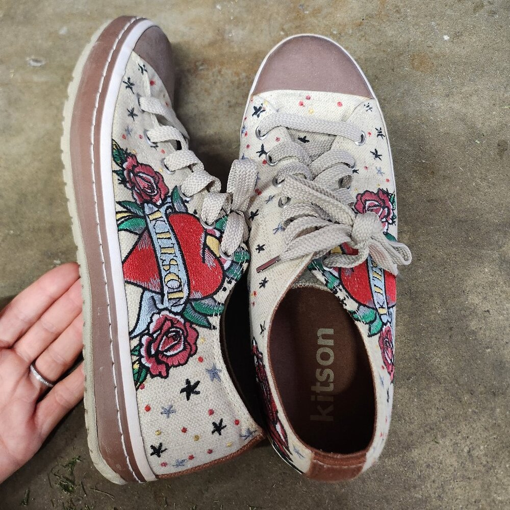 Kitson women's lace up shoes